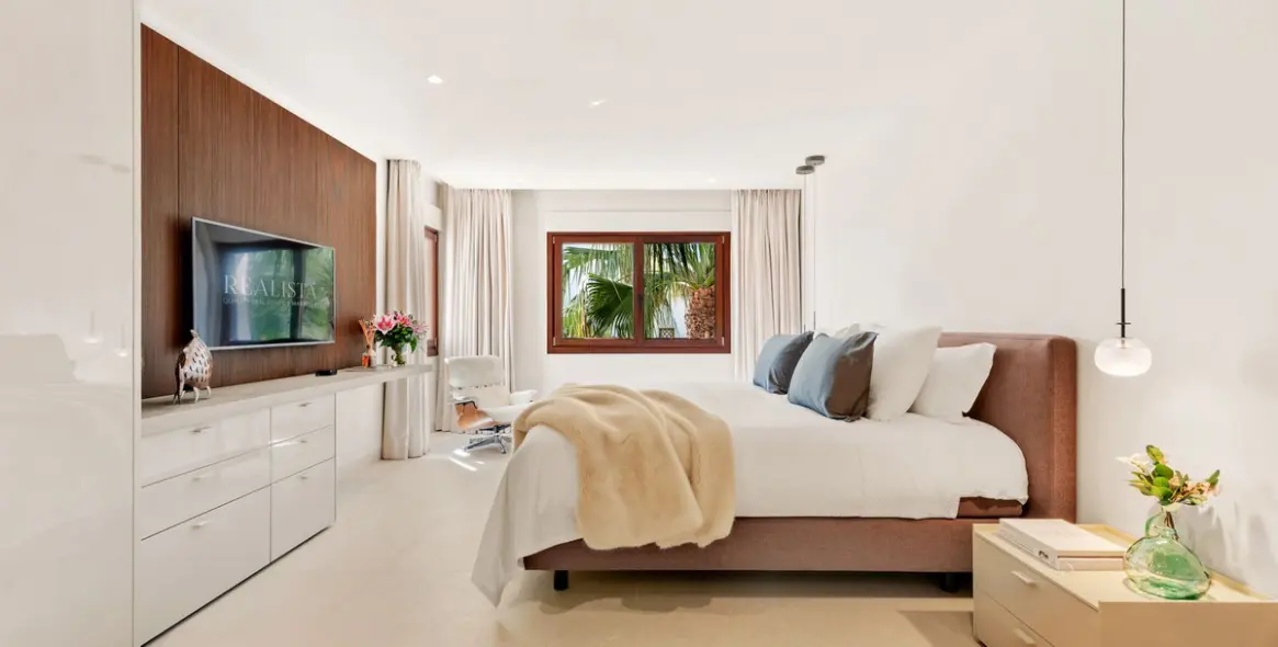 Sale of penthouse in The Golden Mile 13