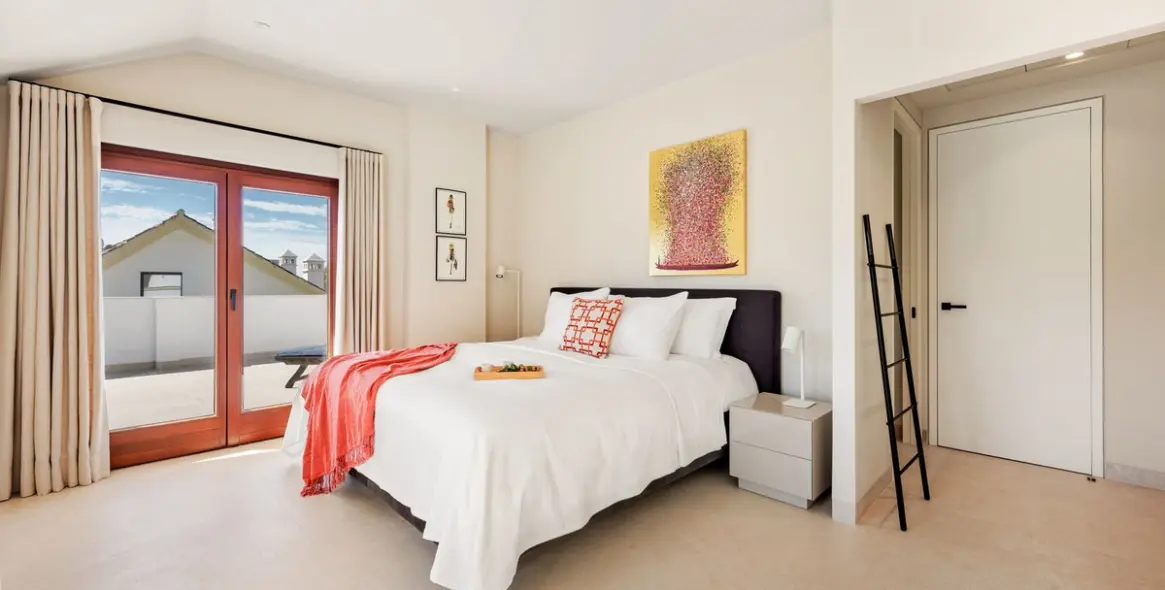 Sale of penthouse in The Golden Mile 18