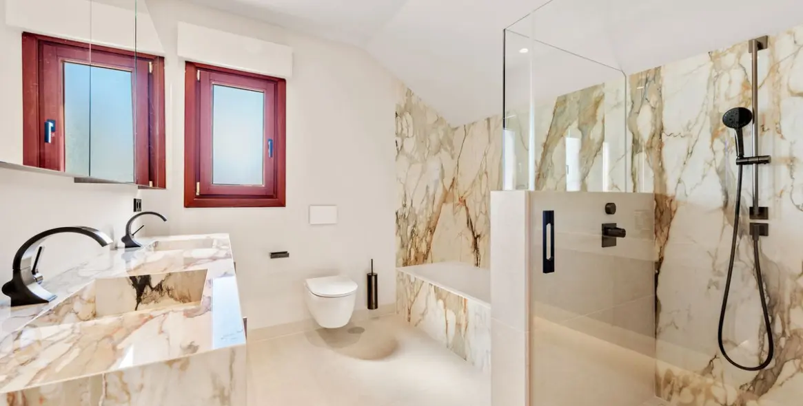 Sale of penthouse in The Golden Mile 19