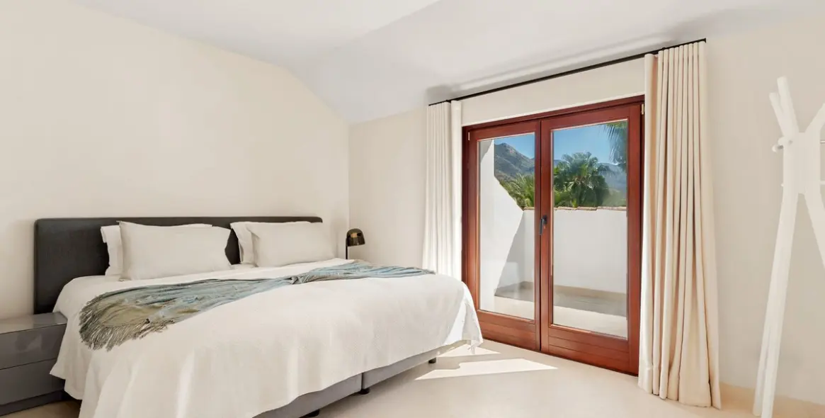 Sale of penthouse in The Golden Mile 20