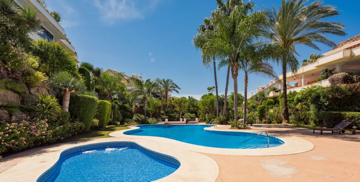 Sale of penthouse in The Golden Mile 23