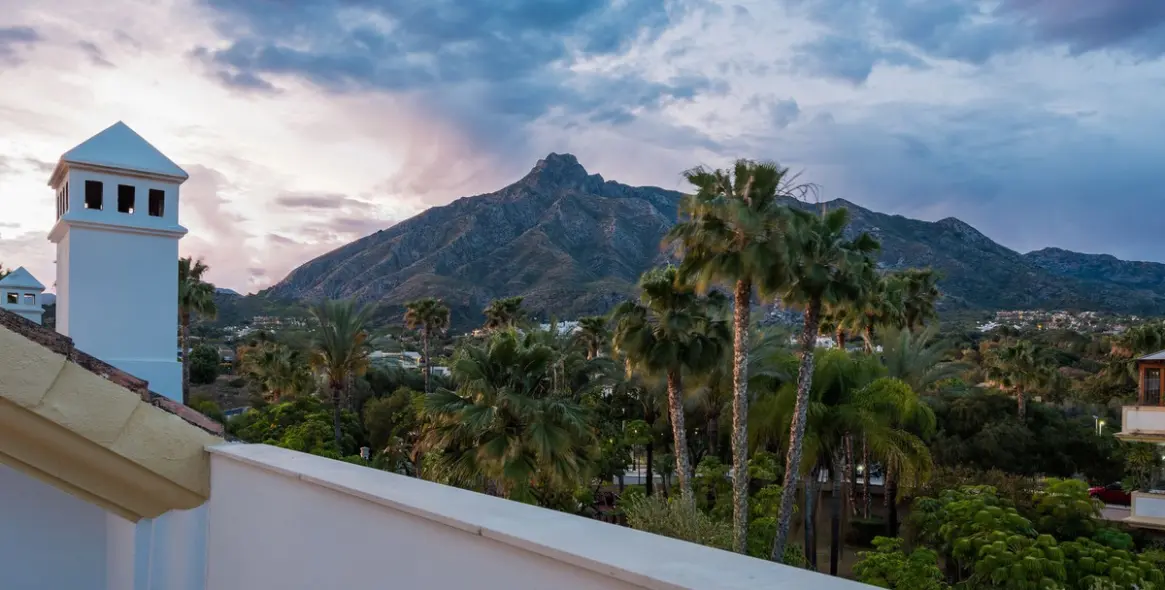 Sale of penthouse in The Golden Mile 24