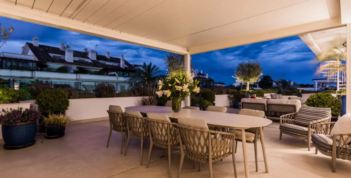 Sale of penthouse in The Golden Mile 25