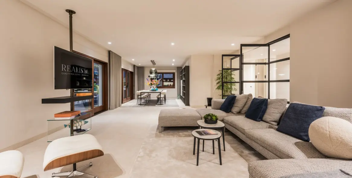 Sale of penthouse in The Golden Mile 28