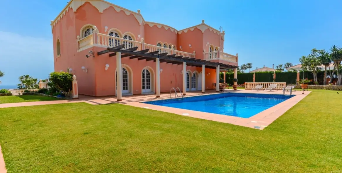 Sale of detached villa in Benalmadena 17