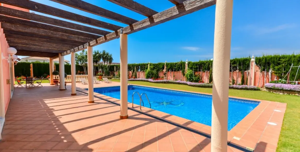 Sale of detached villa in Benalmadena 18