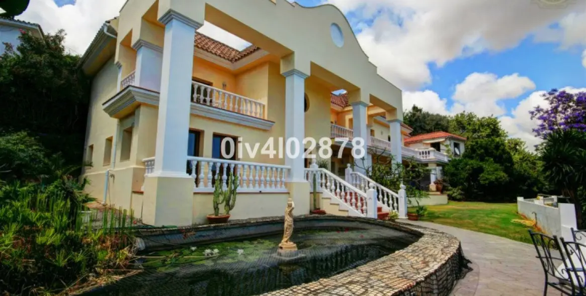 Sale of detached villa in Benalmádena (district Benalmádena Pueblo ) 1