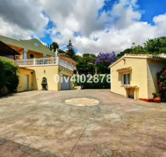 Detached villa R2139857