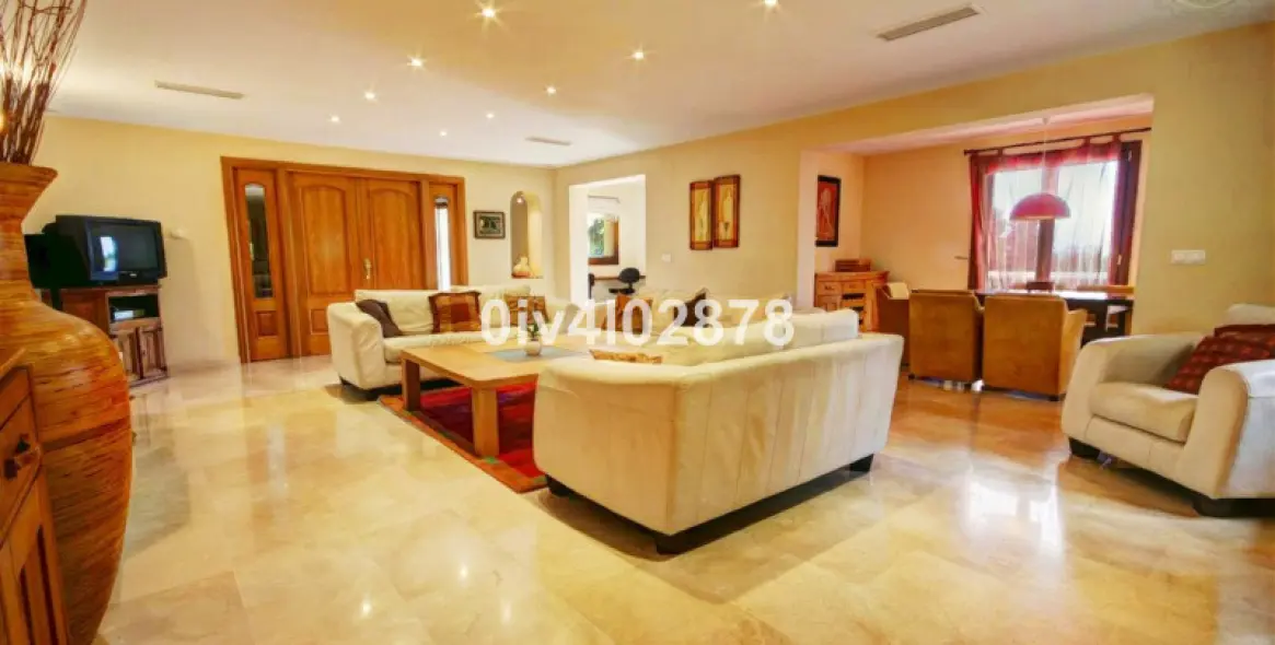 Sale of detached villa in Benalmádena (district Benalmádena Pueblo ) 3