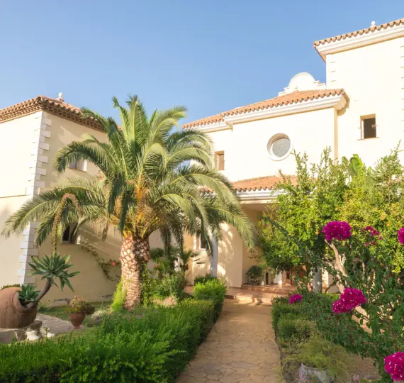 Продажа  отдельно стоящей виллы в Estepona