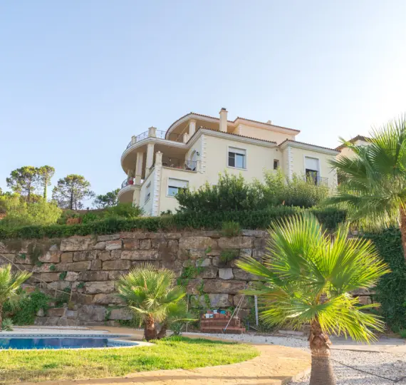 Продажа  отдельно стоящей виллы в Estepona