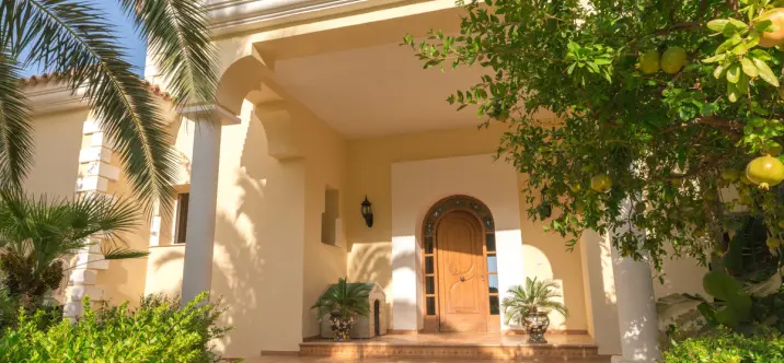 Продажа  отдельно стоящей виллы в Estepona 2