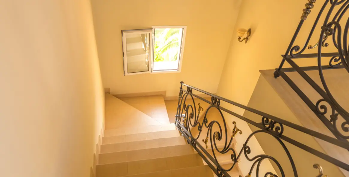 Venta de villa independiente en Estepona 14