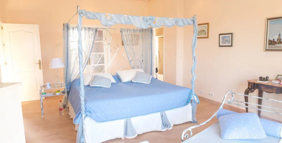 Venta de villa independiente en Estepona 16