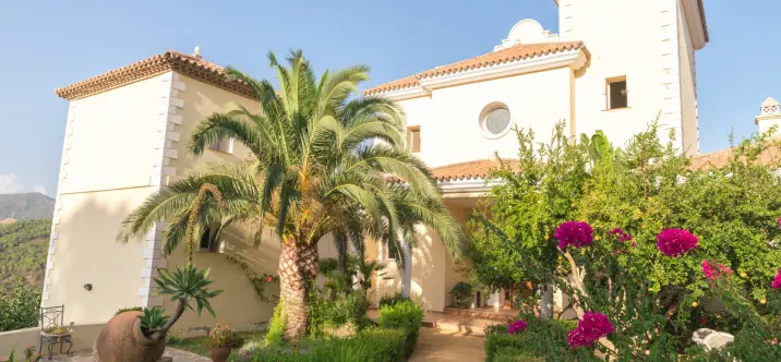 Sale of detached villa in Estepona 0