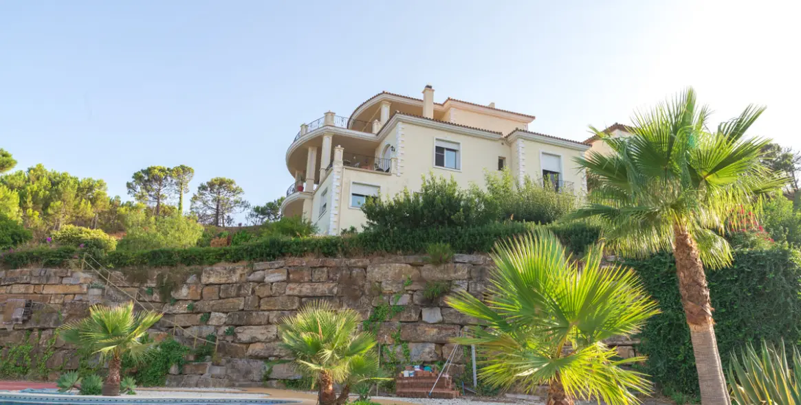 Sale of detached villa in Estepona 2