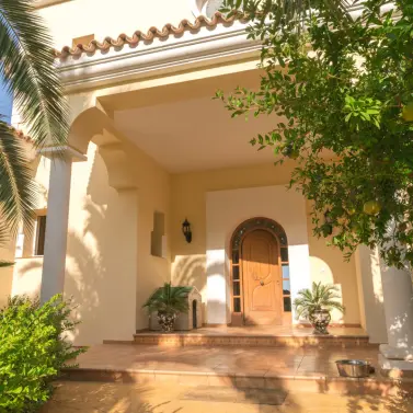 Sale of detached villa in Estepona