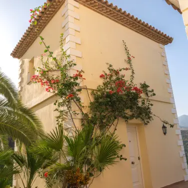 Sale of detached villa in Estepona