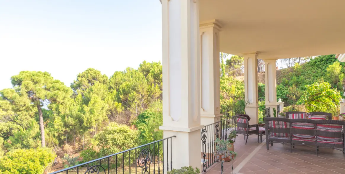 Продажа  отдельно стоящей виллы в Estepona 28