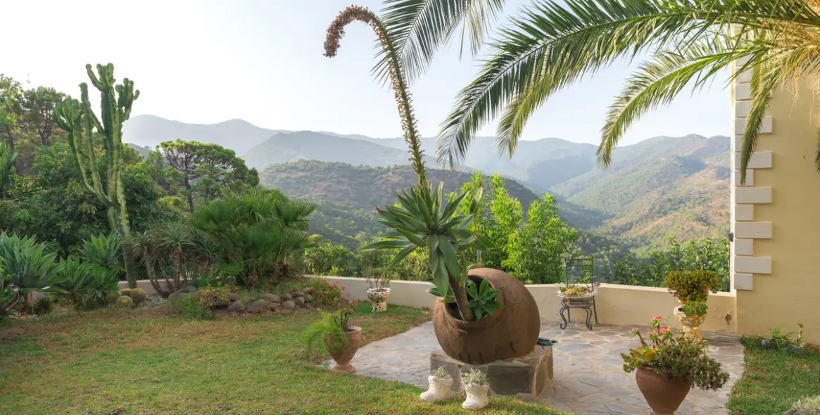 Продажа  отдельно стоящей виллы в Estepona 30