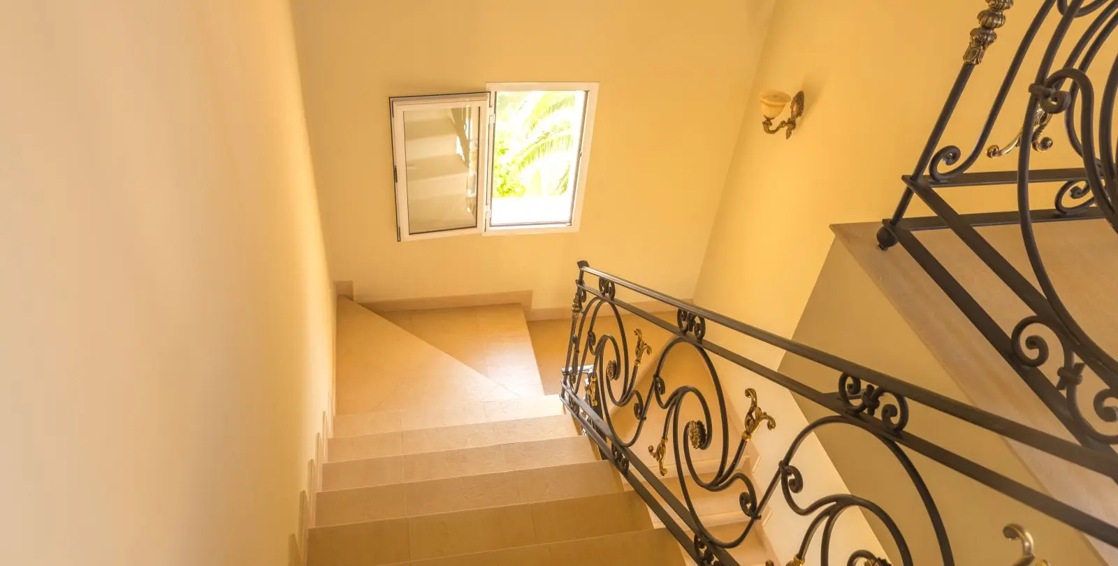 Sale of detached villa in Estepona 14