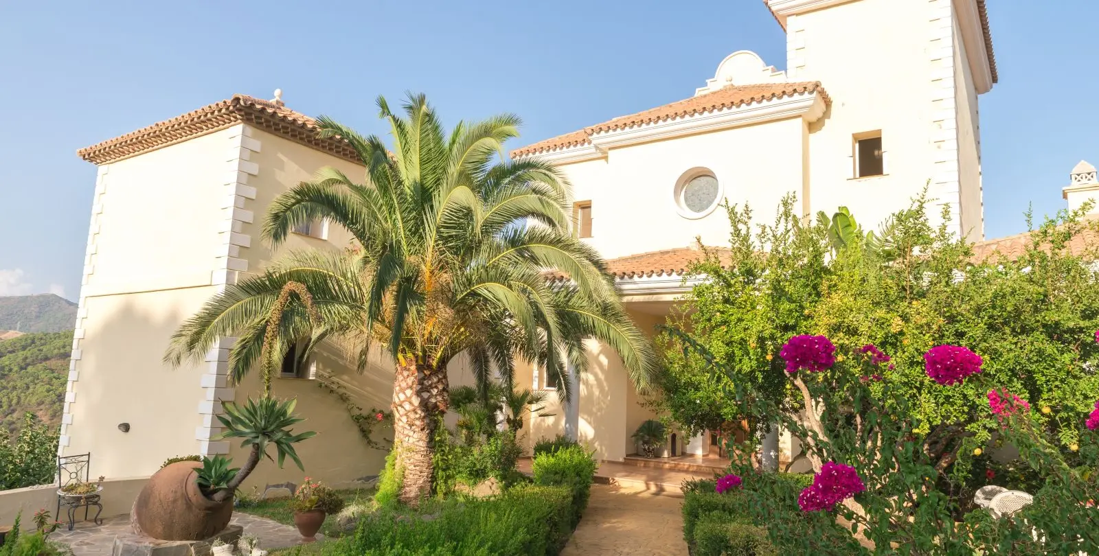 Venta de villa independiente en Estepona 1