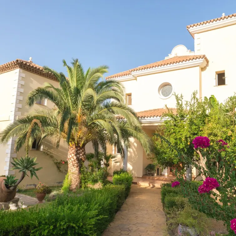 Venta de villa independiente en Estepona