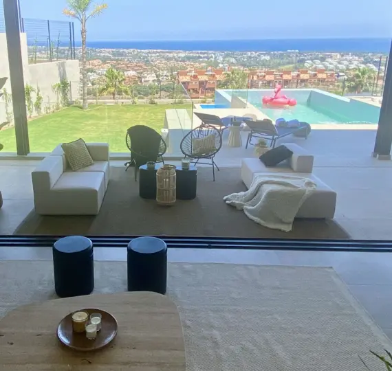 Sale of detached villa in Benahavís