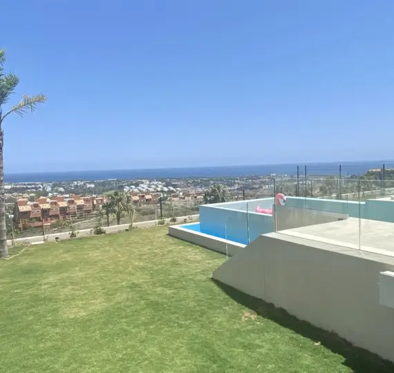 Sale of detached villa in Benahavís