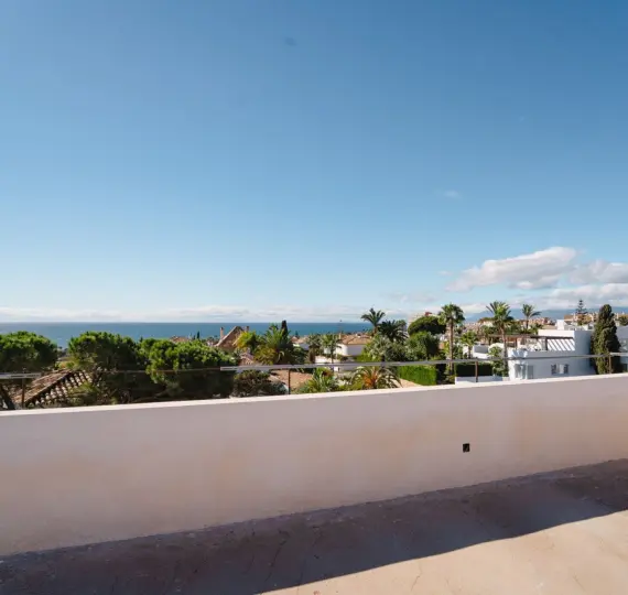 Продажа  отдельно стоящей виллы в Las Chapas