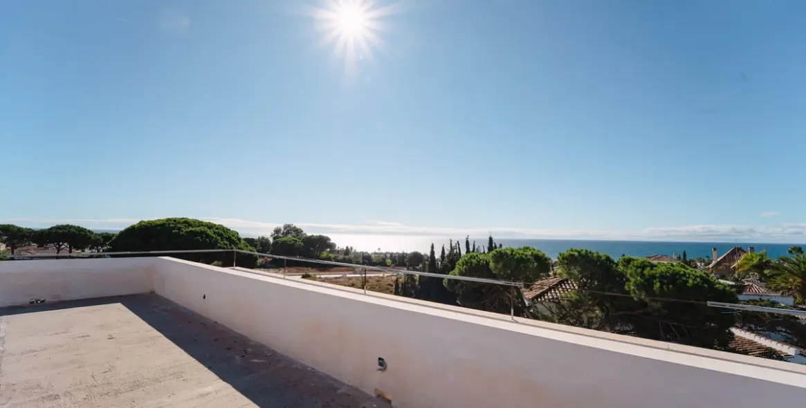 Sale of detached villa in Las Chapas 2