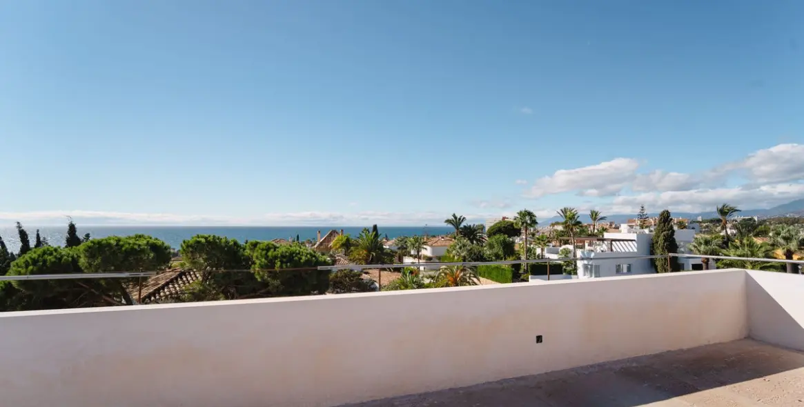 Sale of detached villa in Las Chapas 3
