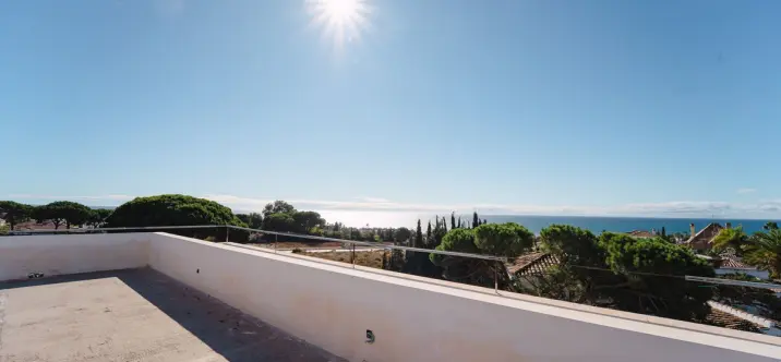 Venta de villa independiente en Las Chapas 1