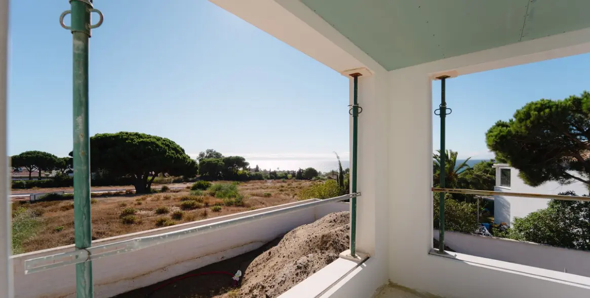 Venta de villa independiente en Las Chapas 18