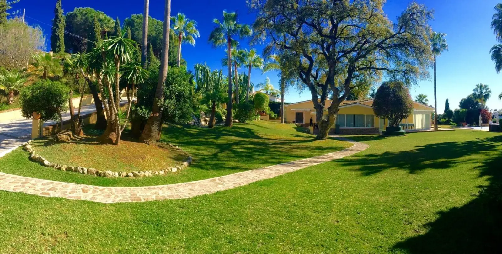 Продажа  отдельно стоящей виллы в Elviria 1
