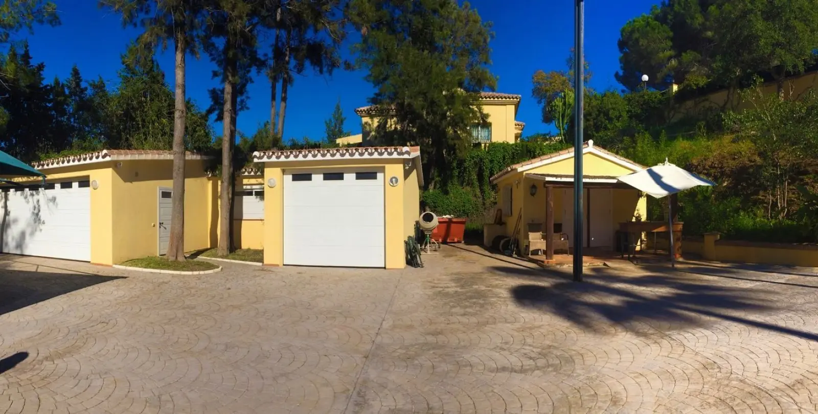 Продажа  отдельно стоящей виллы в Elviria 14