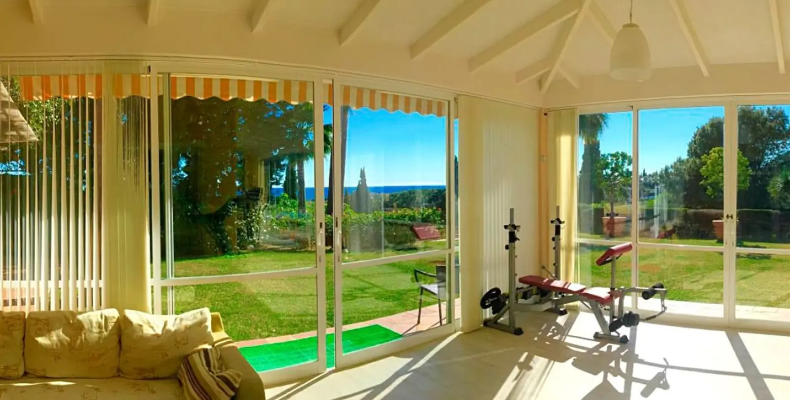 Продажа  отдельно стоящей виллы в Elviria 29