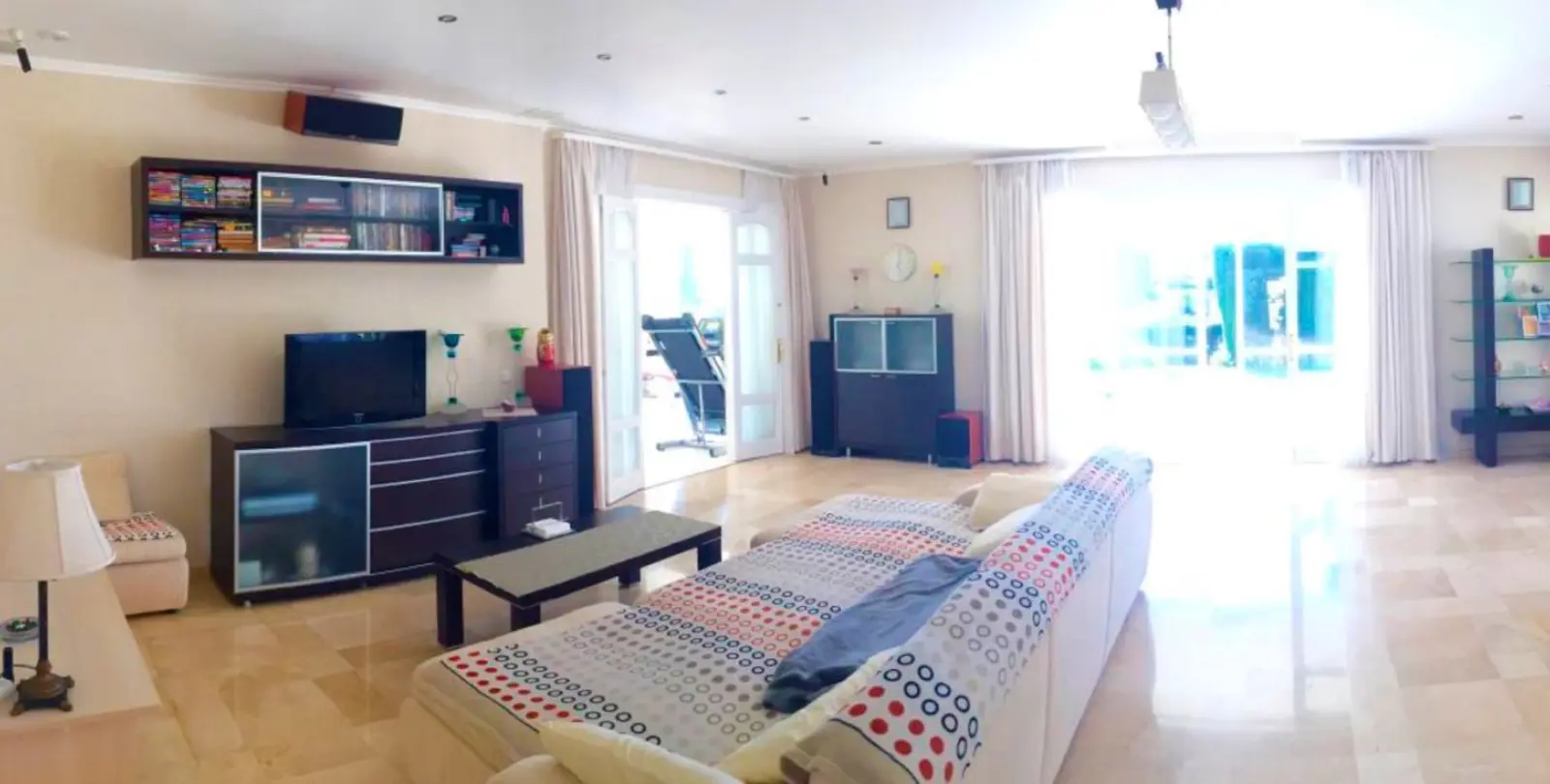 Продажа  отдельно стоящей виллы в Elviria 39