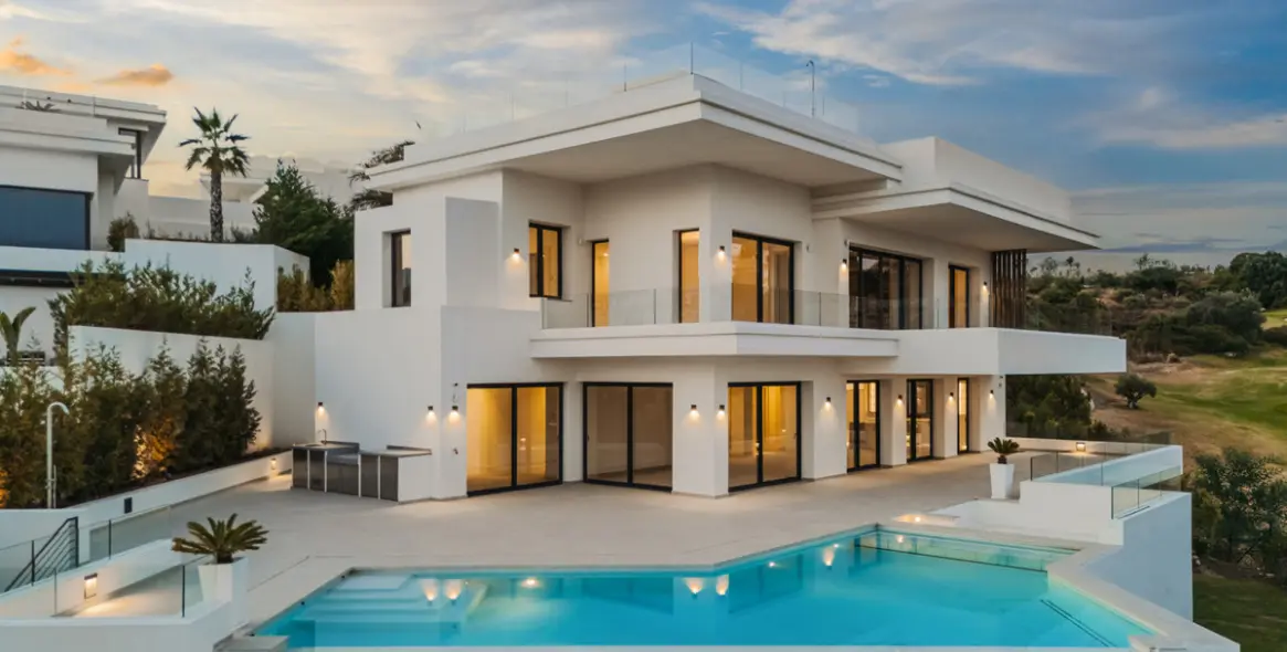 Venta de villa independiente en Estepona 1