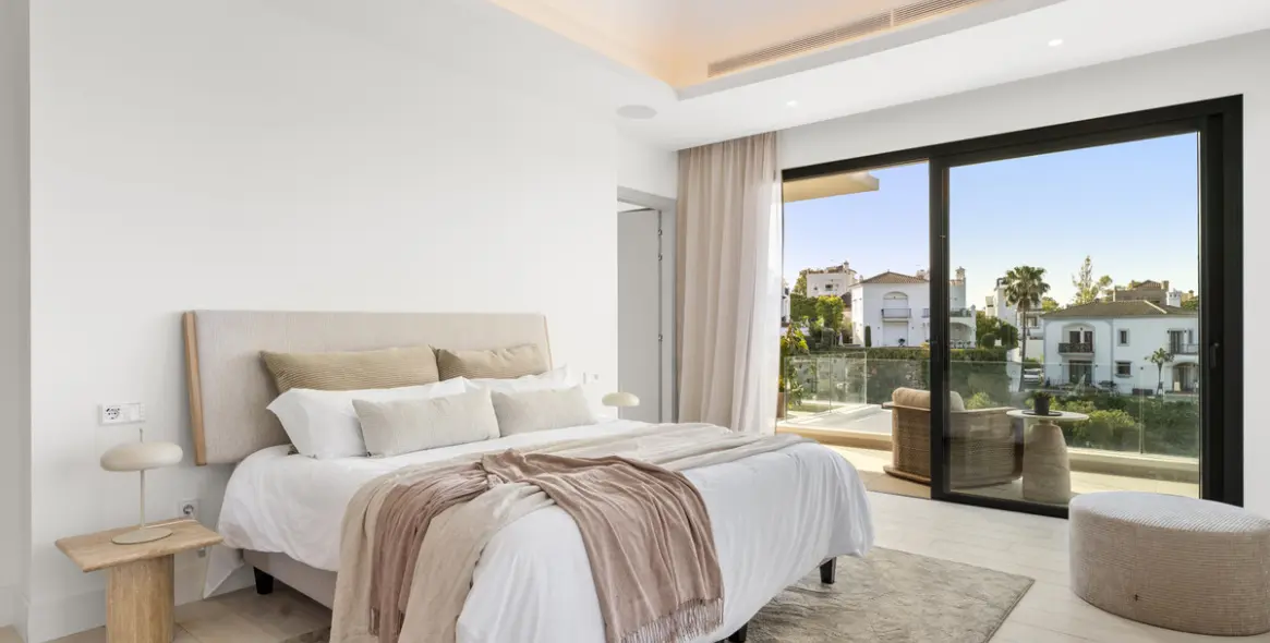 Venta de villa independiente en Estepona 14
