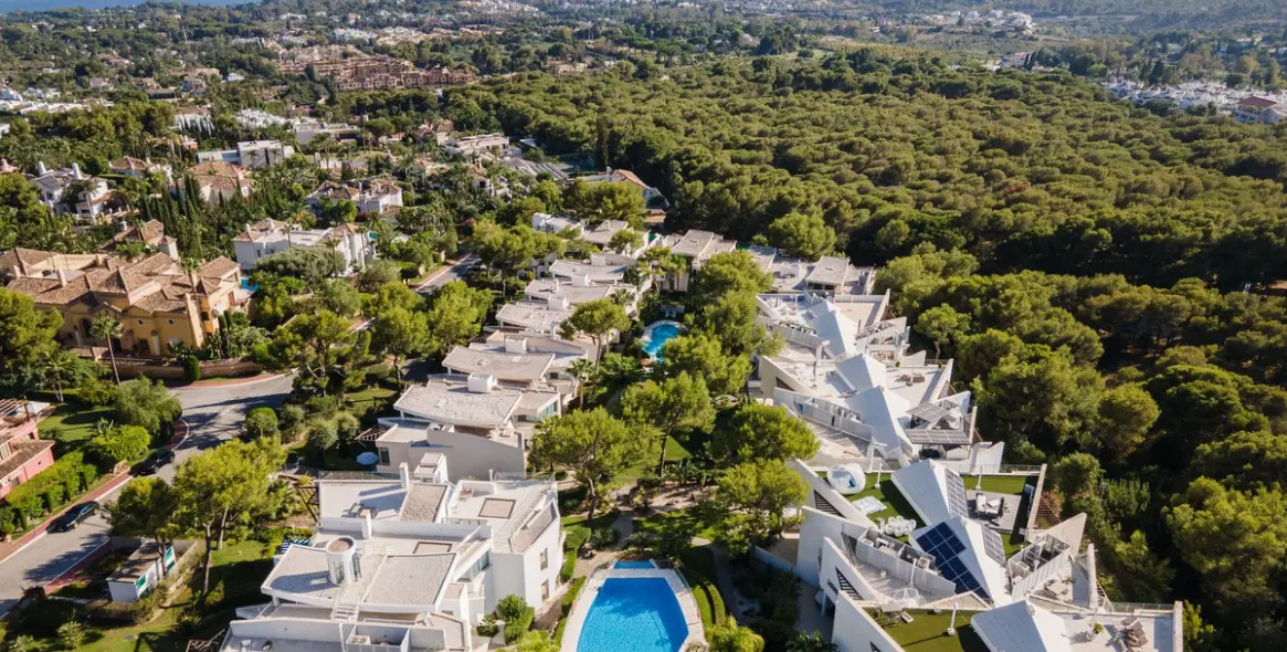 Продажа двухуровневых апартаментов в Marbella 4