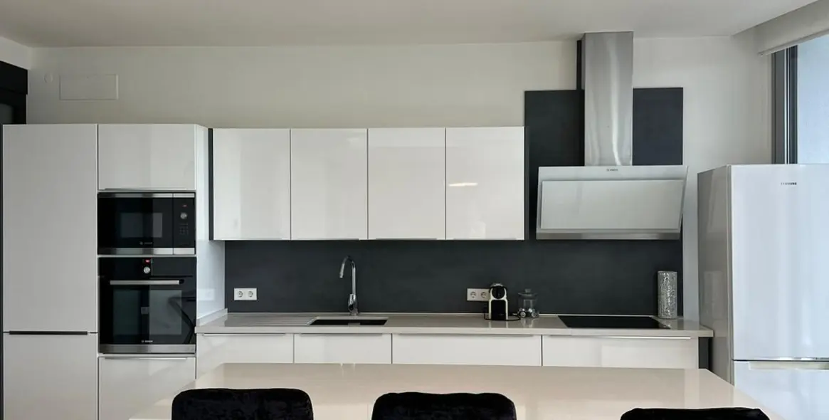 Продажа двухуровневых апартаментов в Marbella 11