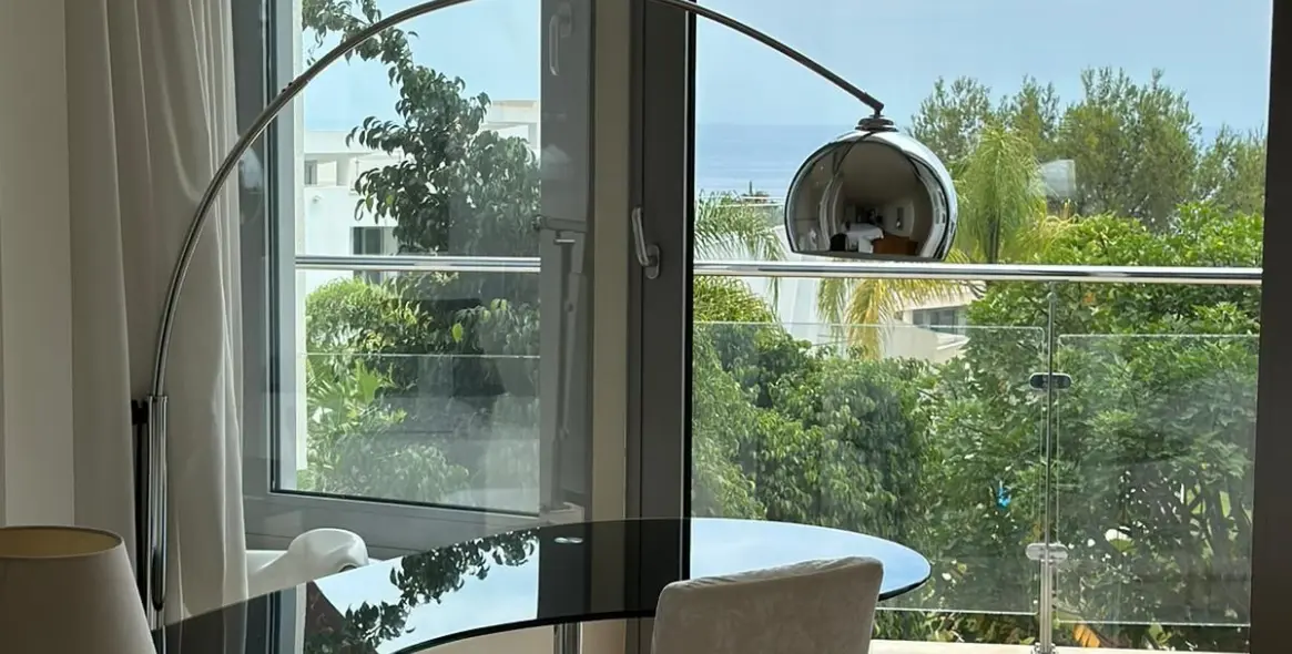 Продажа двухуровневых апартаментов в Marbella 19