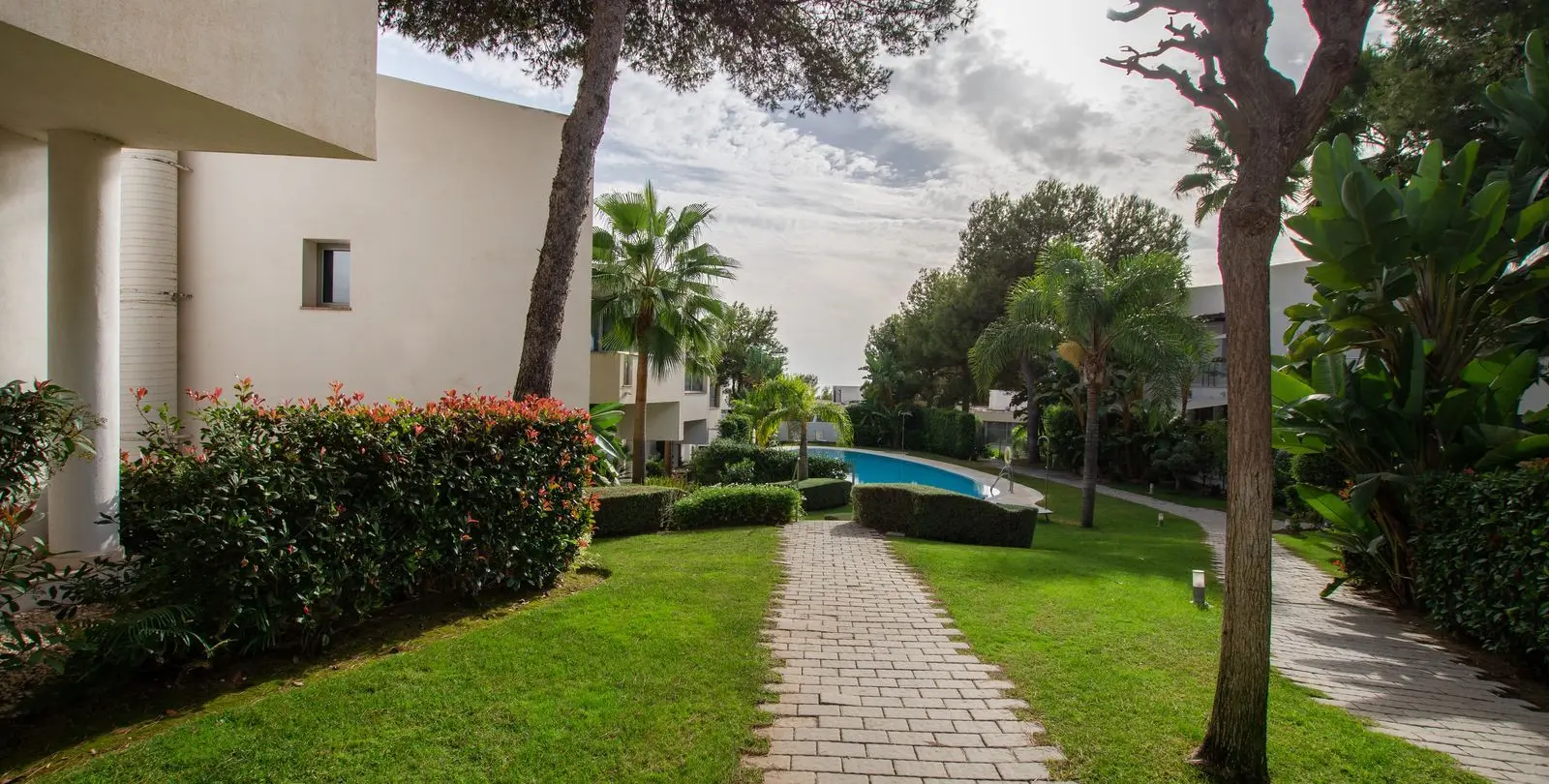 Краткосрочная аренда двухуровневых апартаментов в Marbella 38