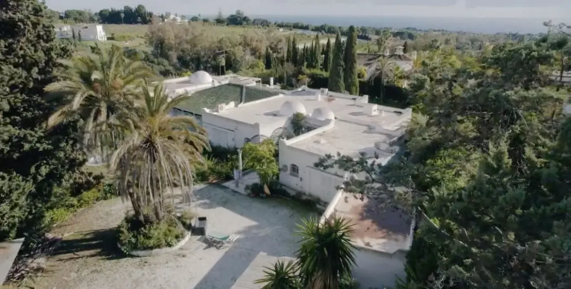Sale of detached villa in The Golden Mile 4