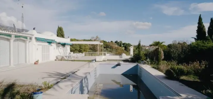 Sale of detached villa in The Golden Mile 4