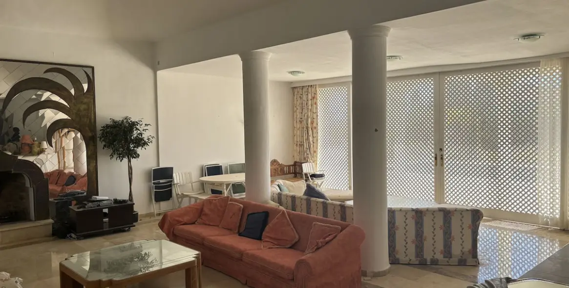 Sale of detached villa in The Golden Mile 6