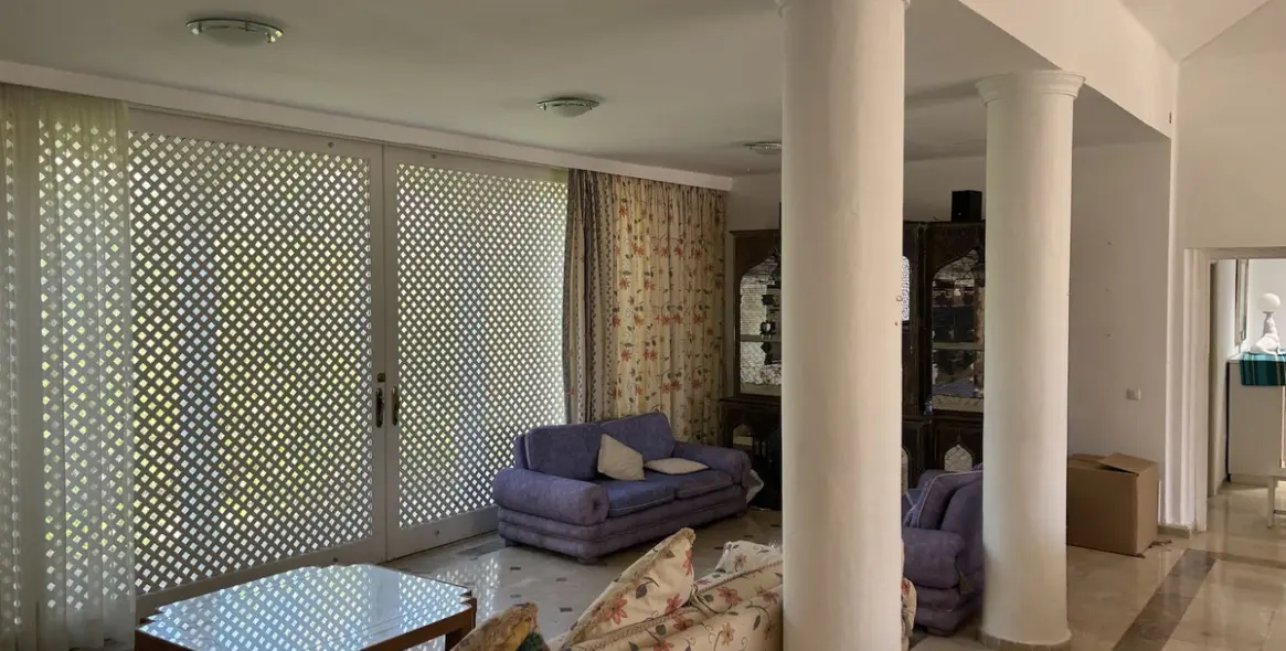 Sale of detached villa in The Golden Mile 7
