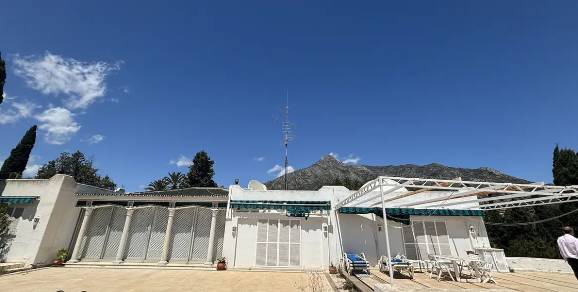 Sale of detached villa in The Golden Mile 8