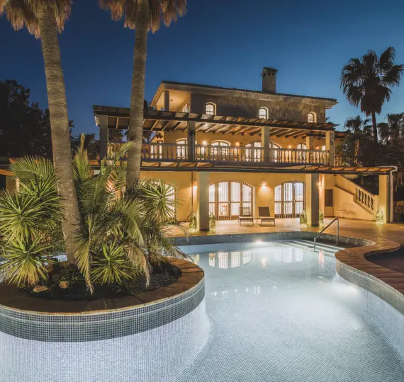 Продажа  отдельно стоящей виллы в Estepona